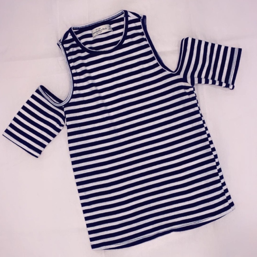 🎉Abercrombie & Fitch Cold-Shoulder Top